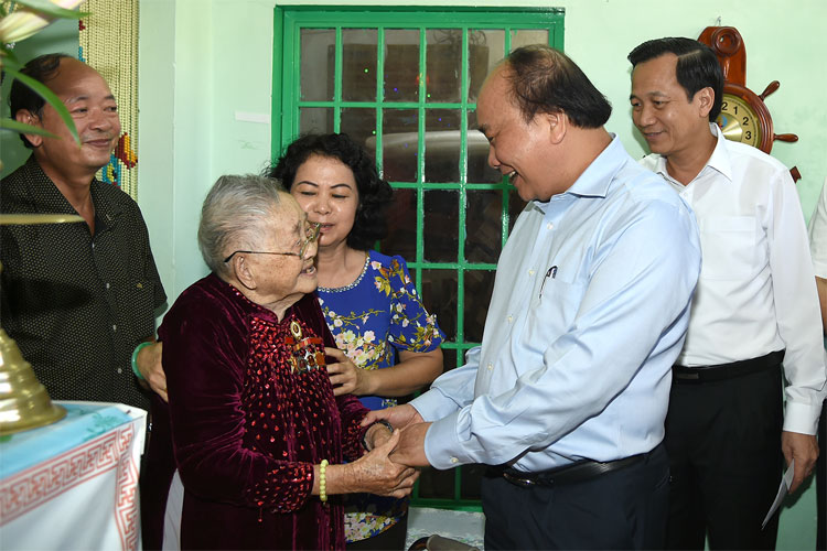 Thủ tướng thăm Trung tâm Điều dưỡng thương binh và người có công Long Đất