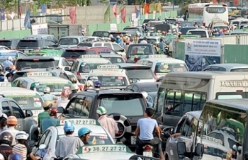 Giảm ùn tắc giao thông: Thu phí ô tô vào nội đô có khả thi?