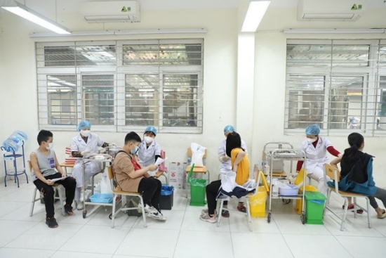 thu tuong chi dao day nhanh tiem vaccine phong covid 19 mui 3 mui 4