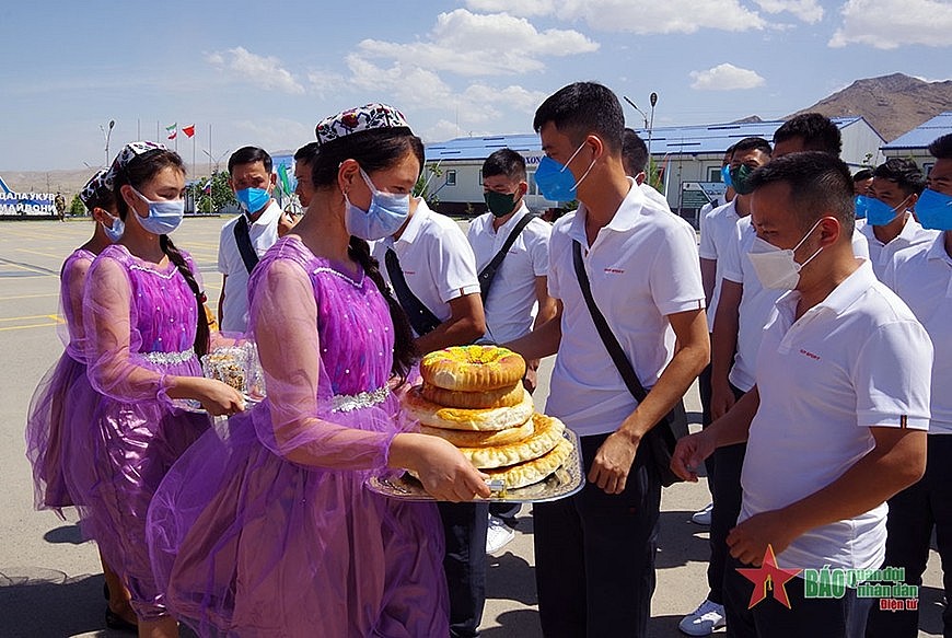 Lễ đón chính thức Đội tuyển Hóa học QĐND Việt Nam tại Uzbekistan