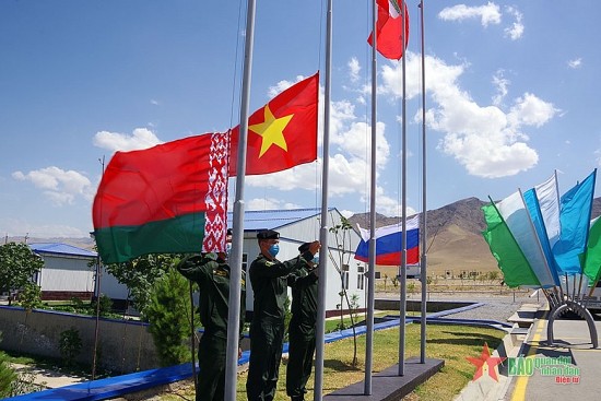 Lễ đón chính thức Đội tuyển Hóa học Quân đội nhân dân Việt Nam tại Uzbekistan