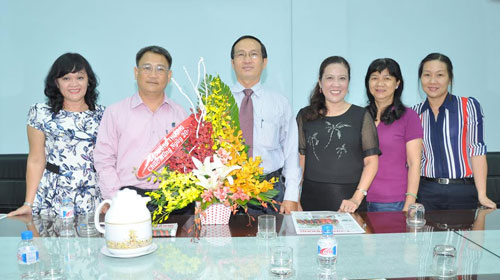 Cơ quan đại diện Báo Công Thương chúc mừng các trường nhân Ngày Nhà giáo Việt Nam