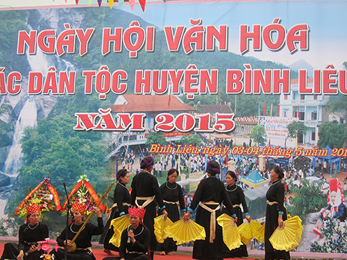 Các dân tộc huyện Bình Liêu, tỉnh Quảng Ninh: Tưng bừng ngày hội văn hóa năm 2015