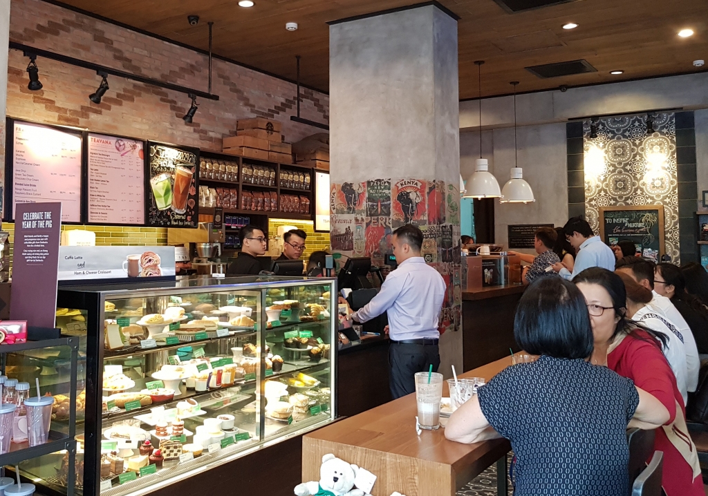 Starbucks tiến tới loại bỏ ống hút nhựa trên toàn chuỗi cửa hàng tại Việt Nam