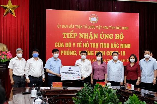 Masan trao tặng hơn 12.000 thùng sản phẩm, hỗ trợ tuyến đầu chống dịch