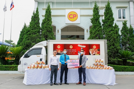 C.P. Việt Nam hỗ trợ thực phẩm cho các tình nguyện viên tại SEA Games 31