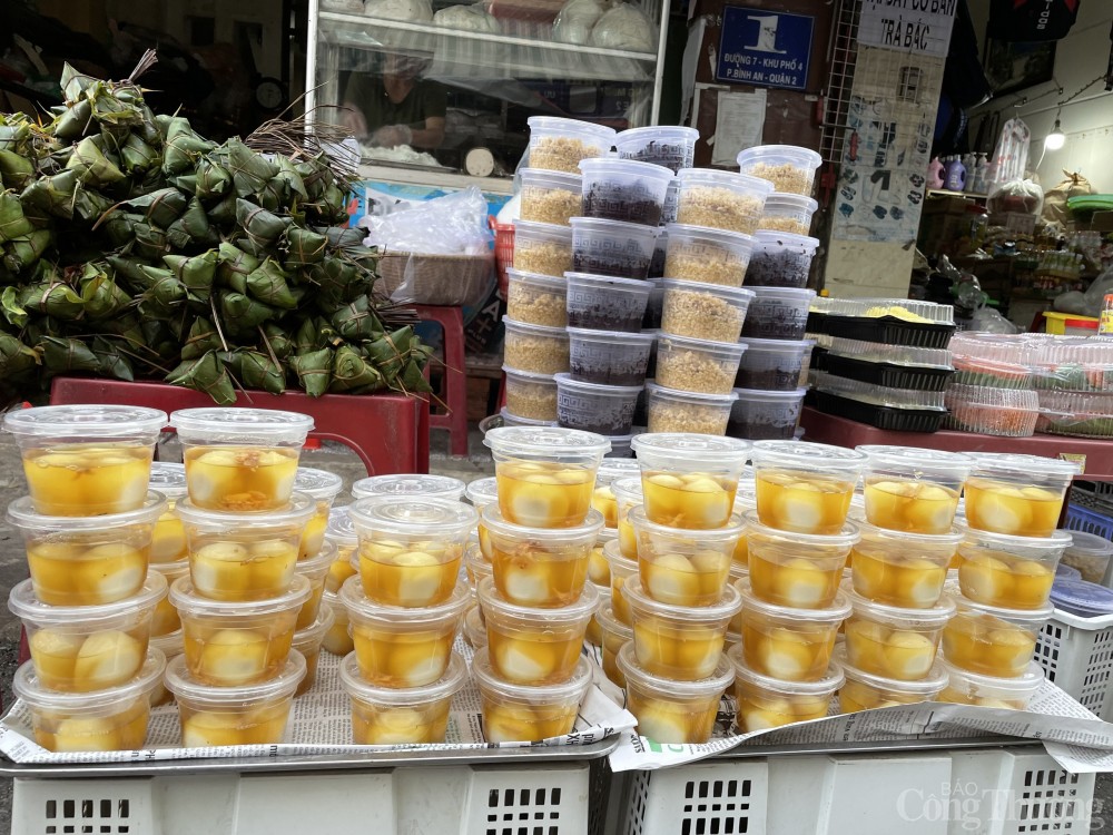 Thị trường Tết Đoan ngọ tại TP. Hồ Chí Minh nhộn nhịp, giá ổn định