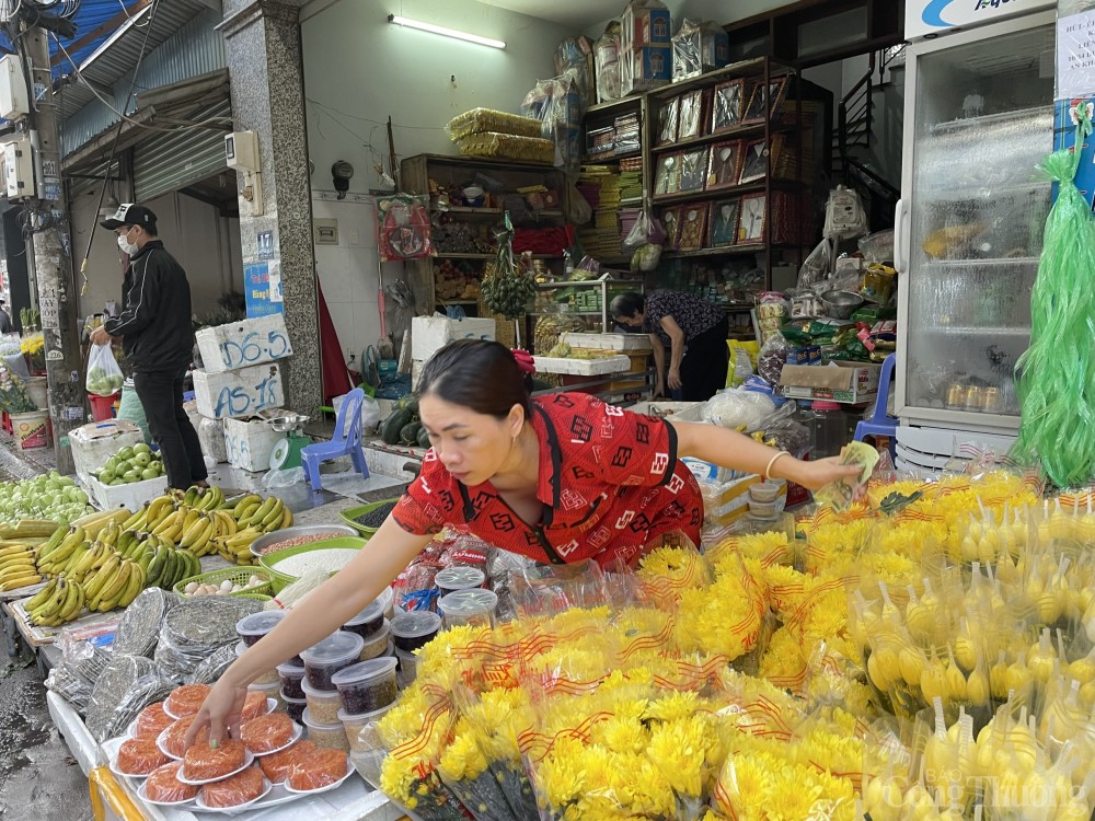 Thị trường Tết Đoan ngọ tại TP. Hồ Chí Minh nhộn nhịp, giá ổn định