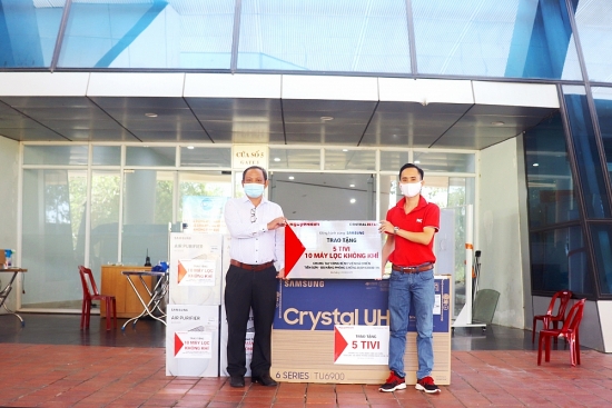 Nguyễn Kim trao tặng trang thiết bị cho Bệnh viện dã chiến Tiên Sơn - Đà Nẵng