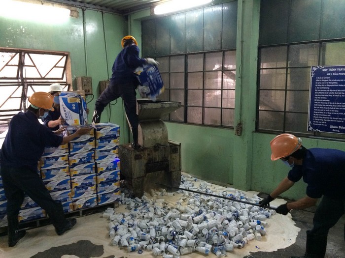 Gần 43.000 lon sữa Ensure nhập lậu được tiêu hủy tại TP. Hồ Chí Minh