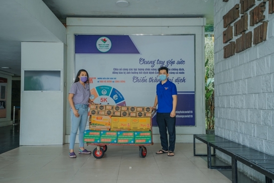 Nestlé Việt Nam hỗ trợ hơn 8.000 phần quà đến tình nguyện viên tuyến đầu tại TP. Hồ Chí Minh