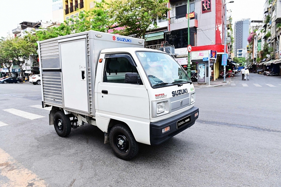 Giá xăng tăng mạnh, vẫn “rủng rỉnh” khi chạy xe tải nhẹ Suzuki