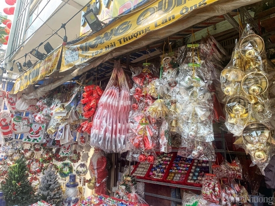 TP. Hồ Chí Minh: Ảnh hưởng dịch, sức mua đồ trang trí giáng sinh kém sôi động