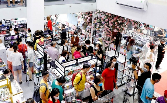 Chuỗi siêu thị mỹ phẩm giảm giá đến 80%, hỗ trợ người tiêu dùng sắm Tết