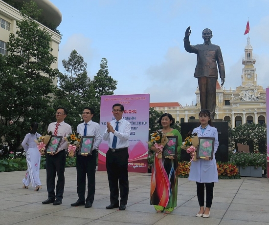 Tuyên dương 125 tập thể, cá nhân điển hình học tập và làm theo gương Bác