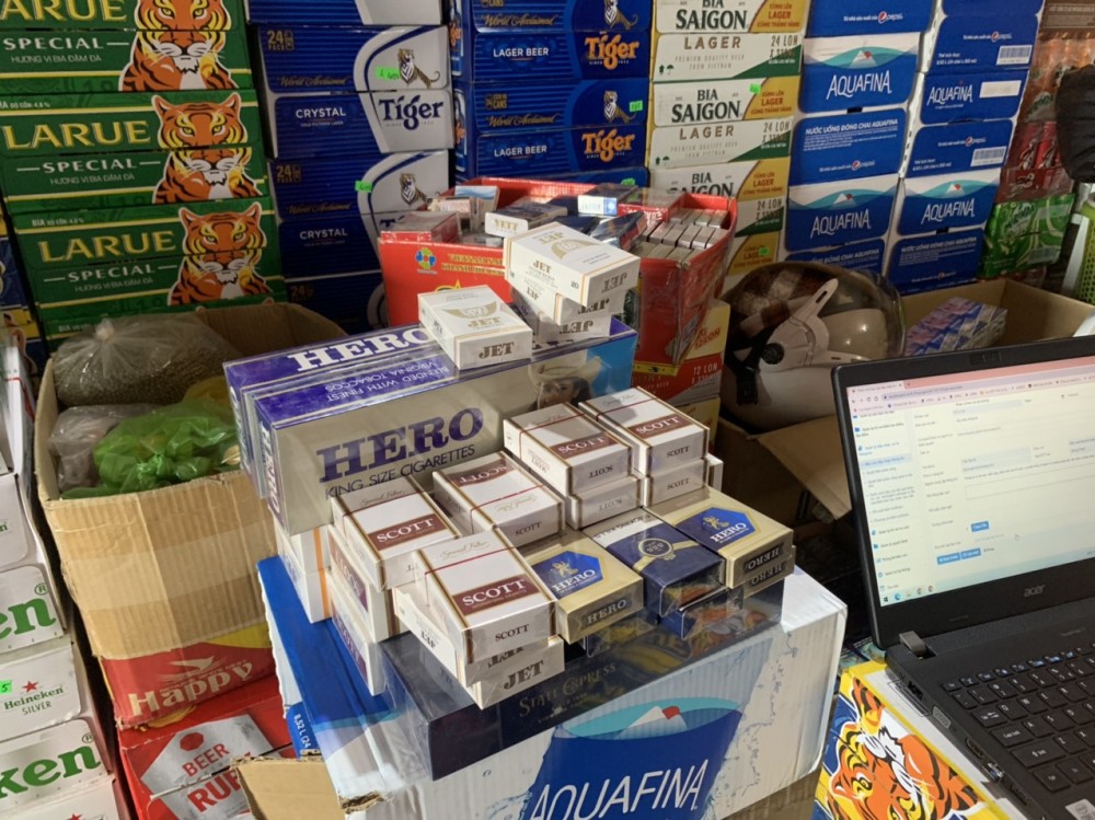 Cà Mau: Một hộ kinh doanh thuốc lá điếu nhập lậu bị lập biên bản xử lý