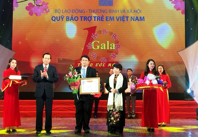 Sơn TOA Việt Nam nhận bằng khen của Bộ trưởng Bộ Lao động -Thương binh và Xã hội