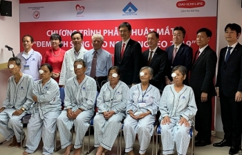 Dai-ichi Việt Nam tài trợ phẫu thuật mắt cho hơn 100 bệnh nhân nghèo