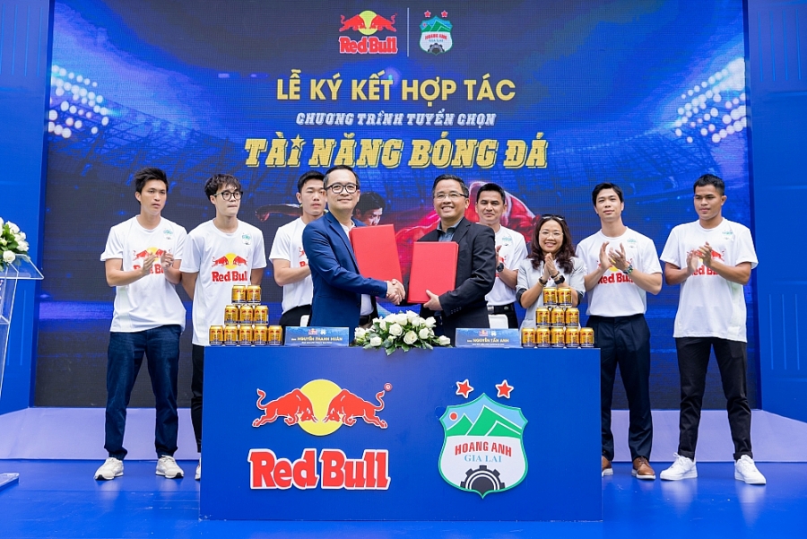 Red Bull ký kết hợp tác với CLB bóng đá Hoàng Anh Gia Lai