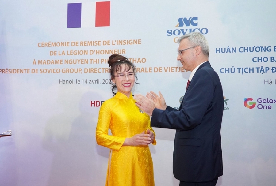 Bà Nguyễn Thị Phương Thảo nhận Huân chương Bắc đẩu bội tinh của Pháp trao tặng