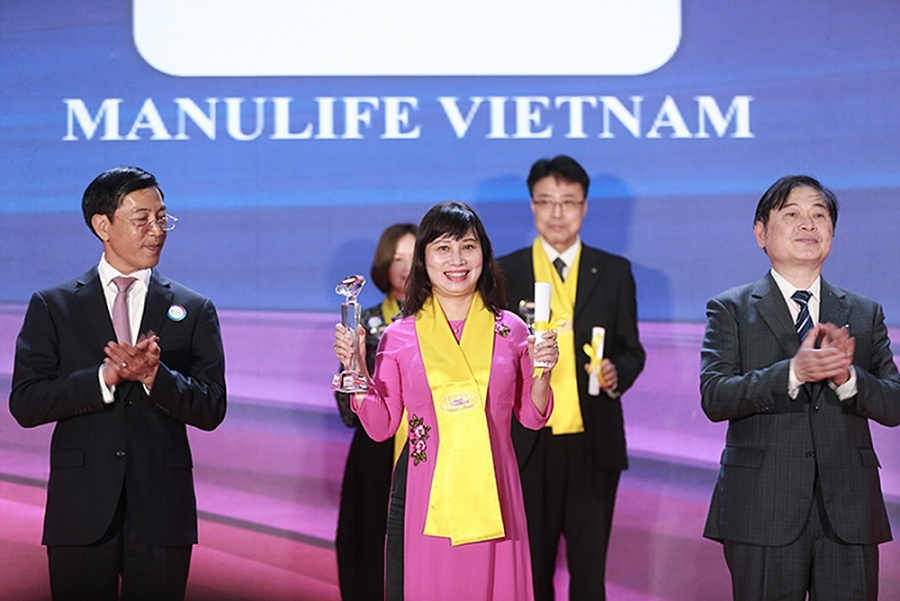 Manulife Việt Nam nhận Giải thưởng Rồng Vàng về chất lượng dịch vụ