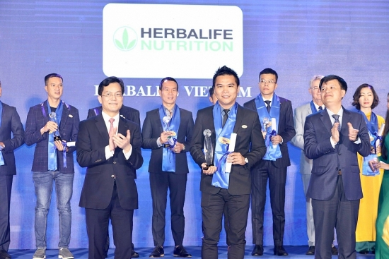 Herbalife Nutrition tiếp tục được vinh danh giải thưởng Rồng Vàng
