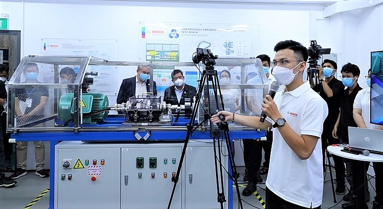 Bosch Việt Nam hỗ trợ nâng cao trải nghiệm học tập cho sinh viên ngành ô tô
