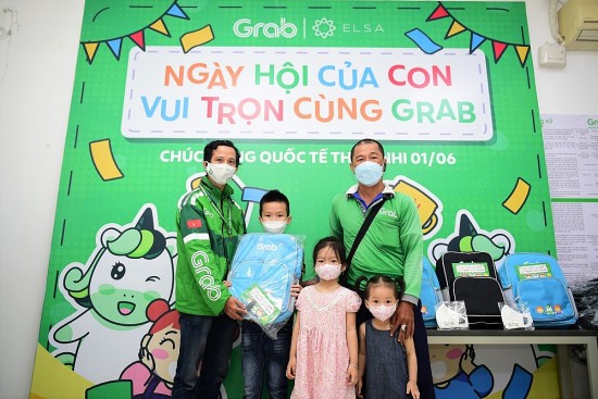 Grab Việt Nam trao 2.400 phần quà cho con em đối tác ngày Quốc tế thiếu nhi
