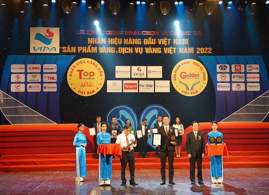 Dai-ichi Life Việt Nam được trao giải thưởng “Top 10 dịch vụ vàng Việt Nam 2022”