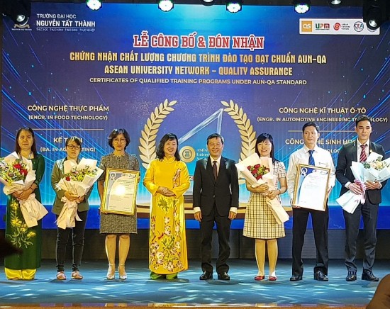 Trường Đại học Nguyễn Tất Thành nhận chứng nhận kiểm định chất lượng giáo dục