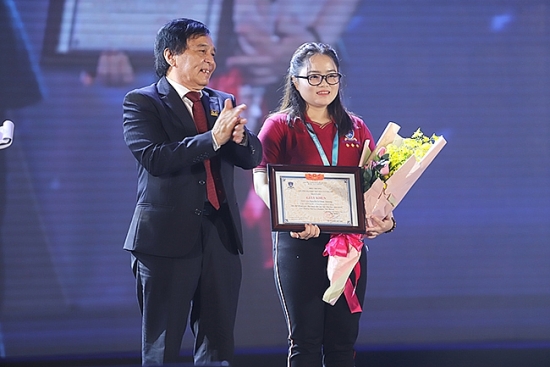 Công ty CP Dệt may Sài Gòn tặng quỹ học bổng Đại học Nguyễn Tất Thành 45 tỷ đồng