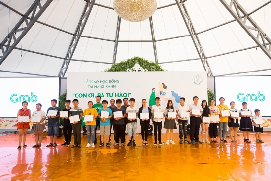 Grab Việt Nam hợp tác Everest Education triển khai chương trình học bổng cho con em đối tác