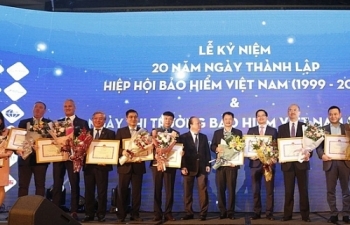 Dai-ichi Life Việt Nam nhận Bằng khen của Bộ Tài chính