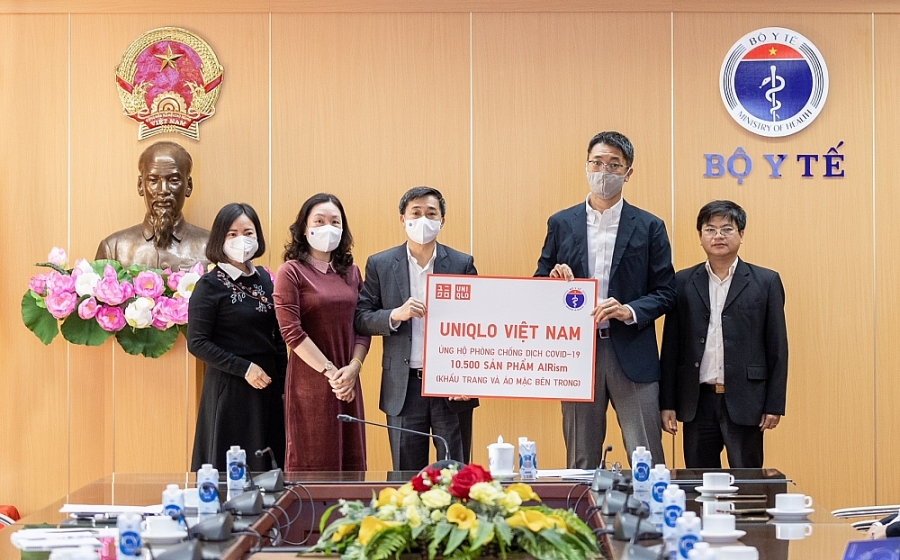 UNIQLO Việt Nam trao tặng 10.500 sản phẩm AIRism hỗ trợ  Bộ Y tế phòng, chống dịch Covid-19