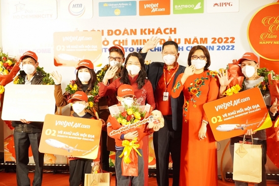 TP. Hồ Chí Minh đón những du khách đầu tiên “xông đất” năm 2022