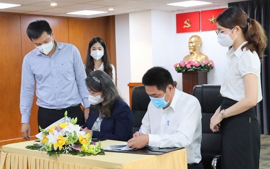 TP. Hồ Chí Minh: Chuyển giao nghiên cứu sản phẩm phòng ngừa và hỗ trợ điều trị Covid-19