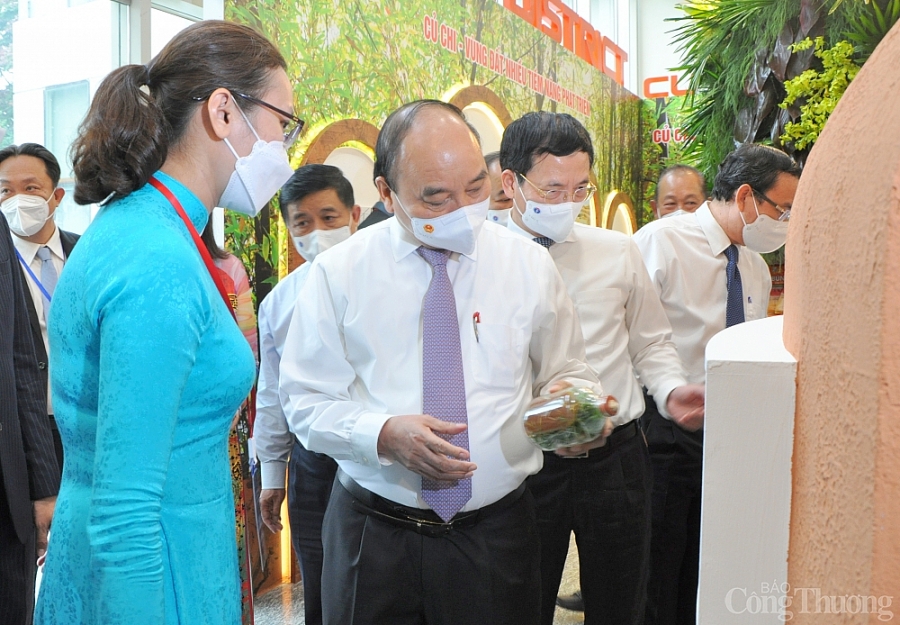 TP. Hồ Chí Minh: Trao giấy chứng nhận và biên bản ghi nhớ đầu tư cho 49 dự án hơn 16,9 tỷ USD