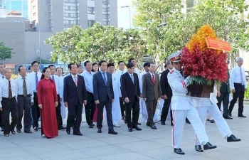 Lãnh đạo TP. Hồ Chí Minh dâng hương, dâng hoa tưởng nhớ Chủ tịch Hồ Chí Minh