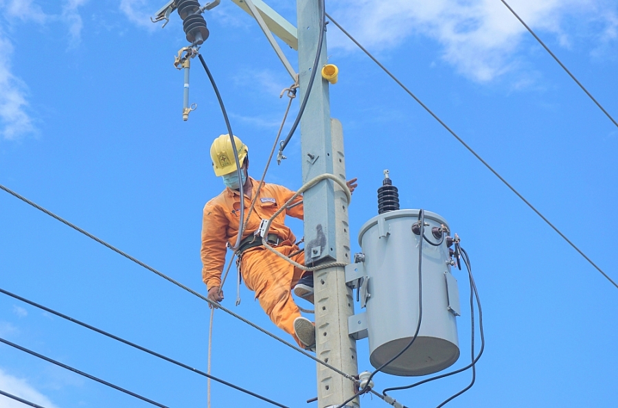 Ngành điện miền Nam: Tăng cường hướng dẫn phòng tránh tai nạn điện mùa mưa bão