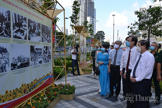 TP. Hồ Chí Minh: Triển lãm ảnh kỷ niệm 75 năm Cách mạng Tháng Tám và Quốc khánh 2/9