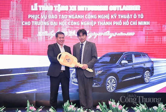 Mitsibishi Việt Nam trao tặng xe hơi cho IUH phục vụ công tác giảng dạy