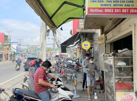 TP. Hồ Chí Minh sôi động trong ngày đầu tiên trở lại trạng thái "bình thường mới"