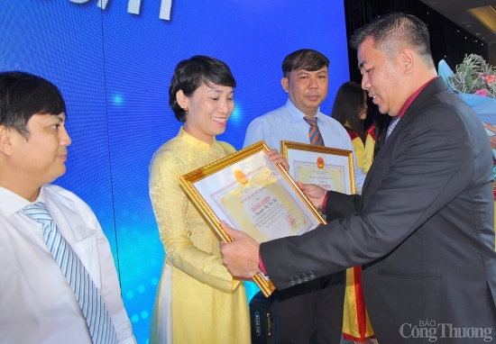 Tập thể, cá nhân Đại học Công nghiệp TP. Hồ Chí Minh được khen thưởng