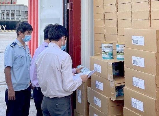 TP. Hồ Chí Minh: Hơn 22.000 hộp sữa từ thiện đã được thông quan