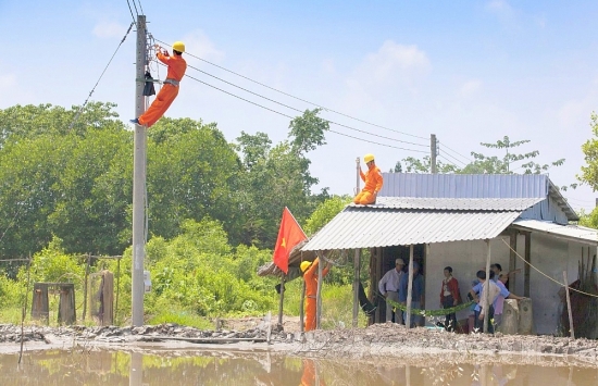 Tháng tri ân khách hàng 2021: Ngành điện miền Nam đồng hành cùng khách hàng vượt khó