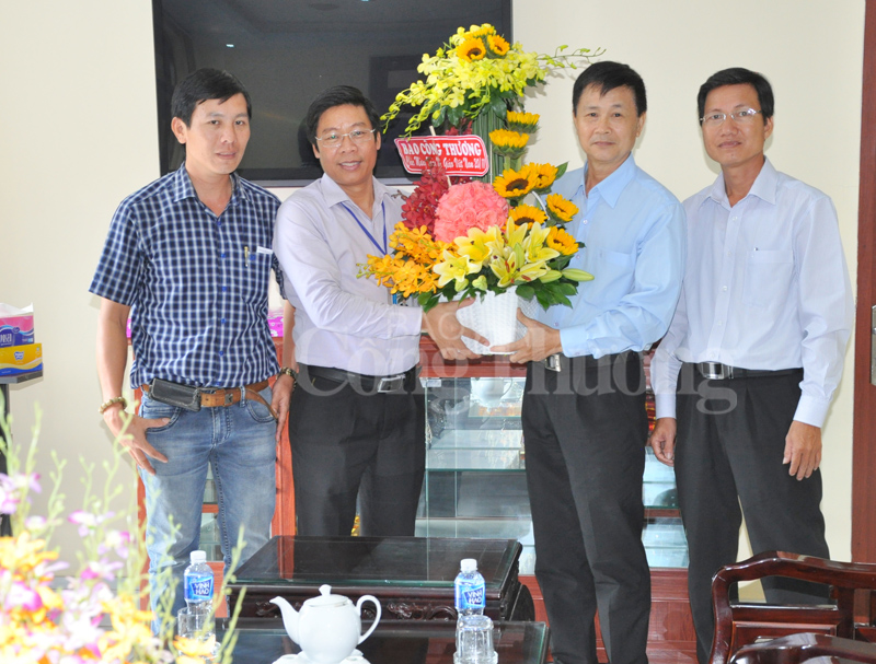Cơ quan đại diện Báo Công Thương chúc mừng các trường tại TP. Hồ Chí Minh