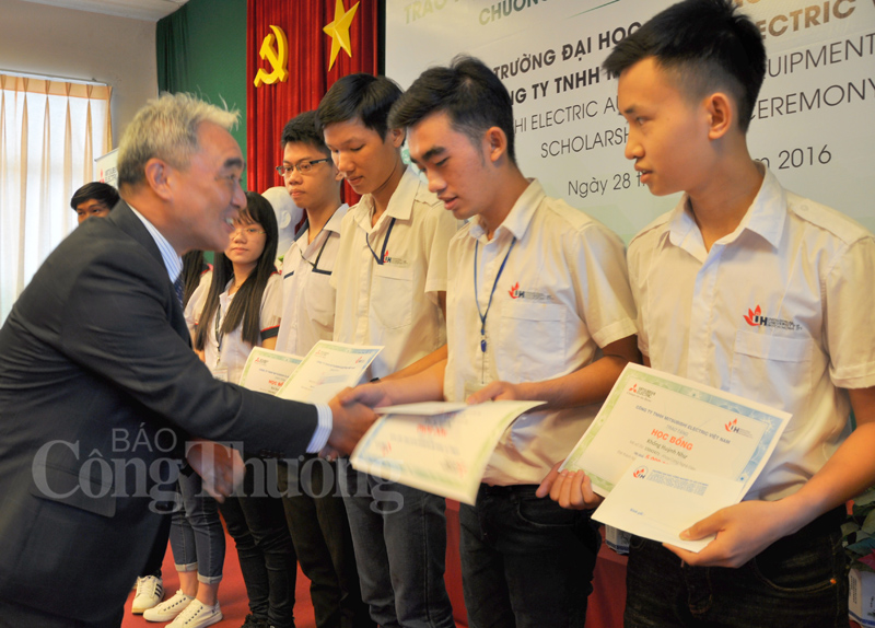 Mitsubishi Việt Nam tài trợ thiết bị tự động hóa cho Trường ĐH Công nghiệp TP.Hồ Chí Minh