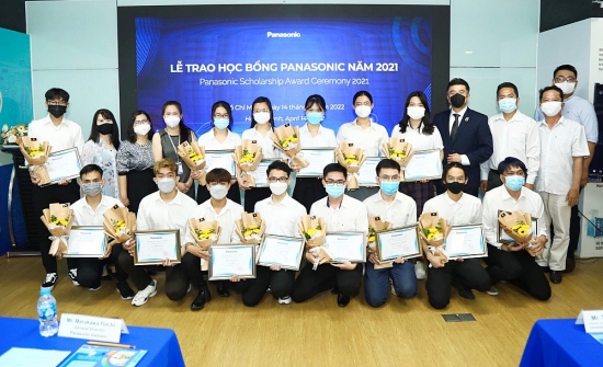 Panasonic tiếp tục trao học bổng cho sinh viên xuất sắc