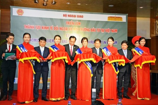 Khai mạc triển lãm “Thành tựu kinh tế đối ngoại và môi trường đầu tư tại Việt Nam”