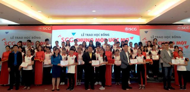 Tập đoàn SCG trao học bổng cho 114 tân sinh viên